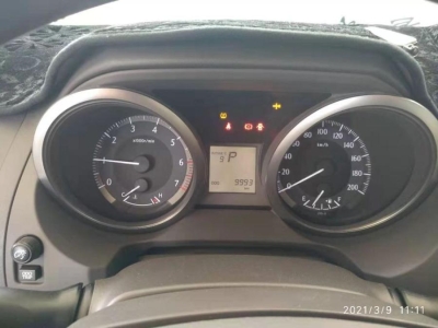 鄂DS1R01陆地巡洋舰霸道一辆的拍卖公告